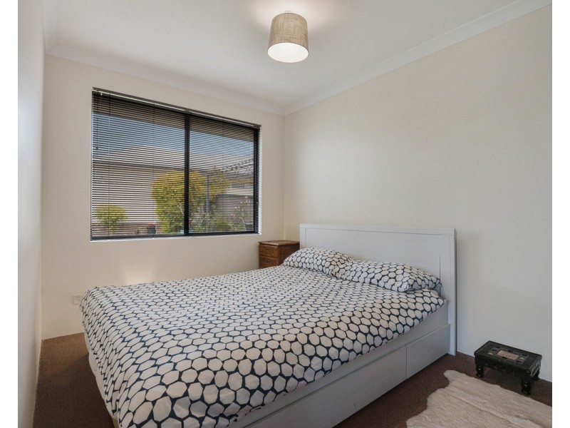 8 Ullapool Place, Seville Grove WA 6112