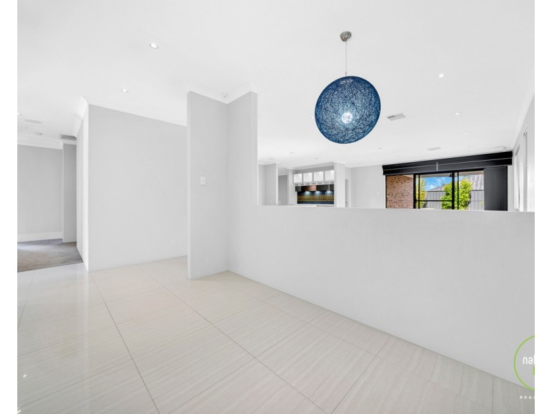 15 Jindabyne Street, Hilbert WA 6112