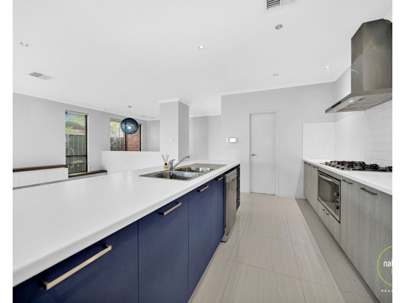 15 Jindabyne Street, Hilbert WA 6112