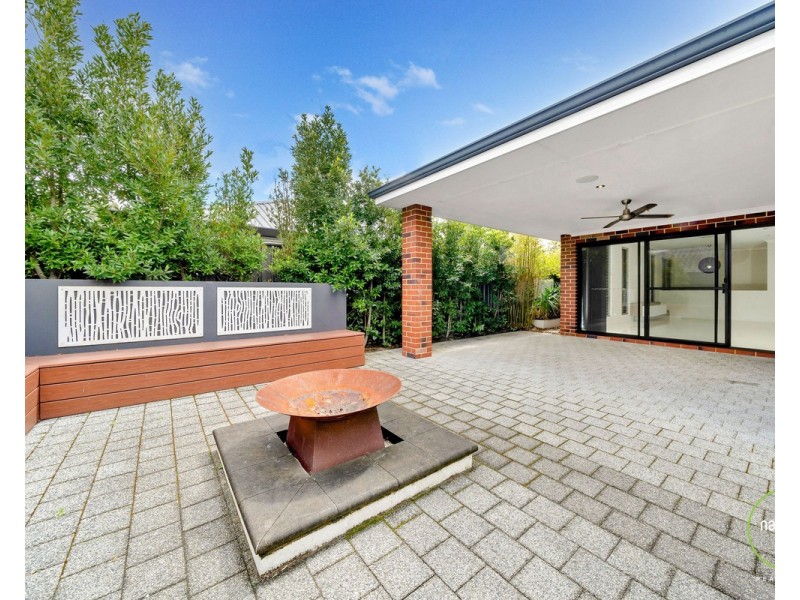 15 Jindabyne Street, Hilbert WA 6112