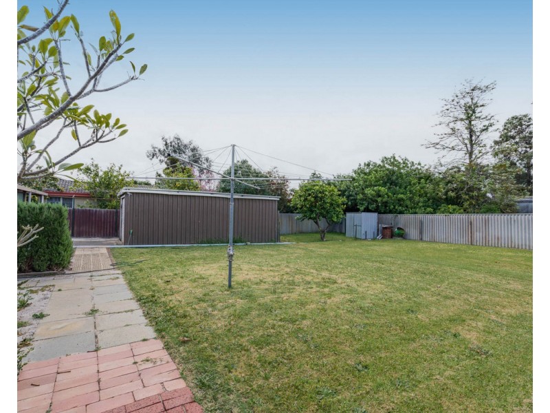 8 Chamberlain Way, Armadale WA 6112