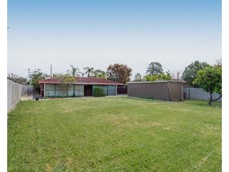 8 Chamberlain Way, Armadale WA 6112