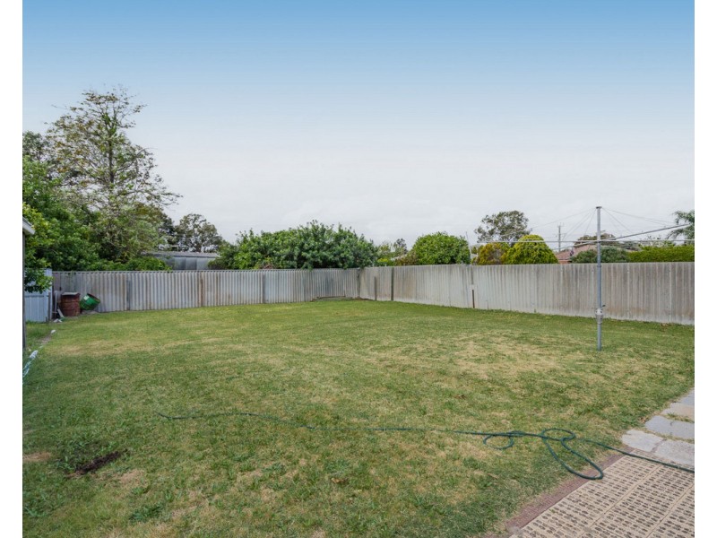 8 Chamberlain Way, Armadale WA 6112