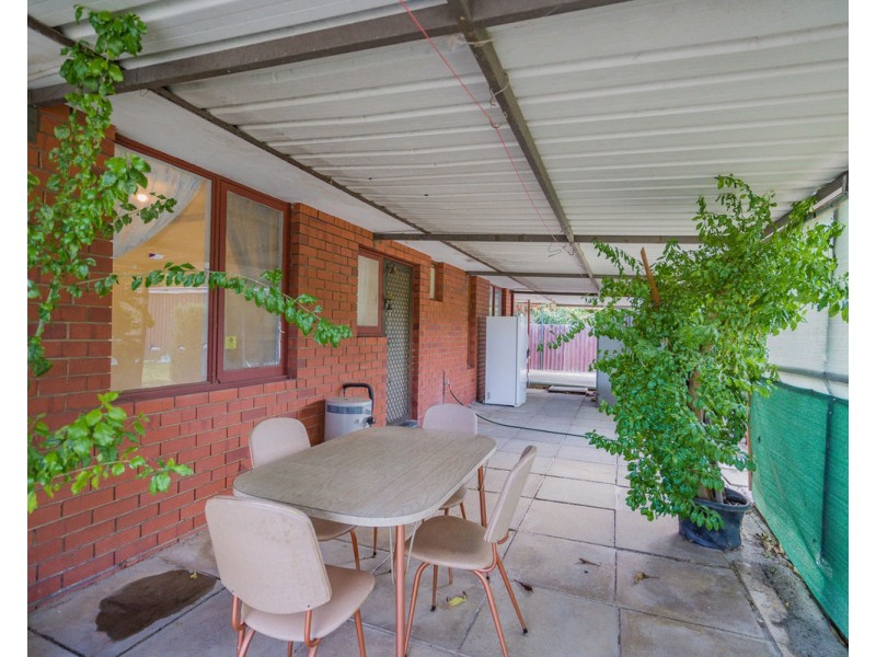 8 Chamberlain Way, Armadale WA 6112