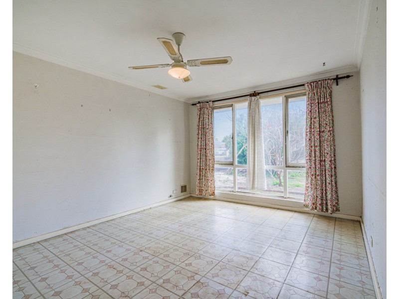 8 Chamberlain Way, Armadale WA 6112