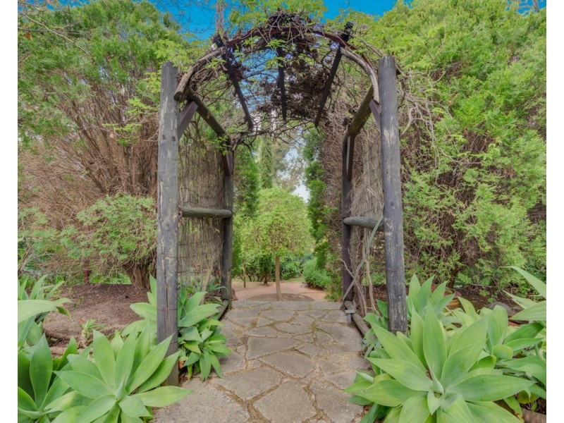 12 Blackwood Drive, Mount Nasura WA 6112