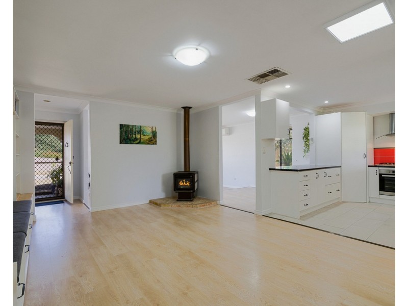 3 Excalibur Circle, Camillo WA 6111