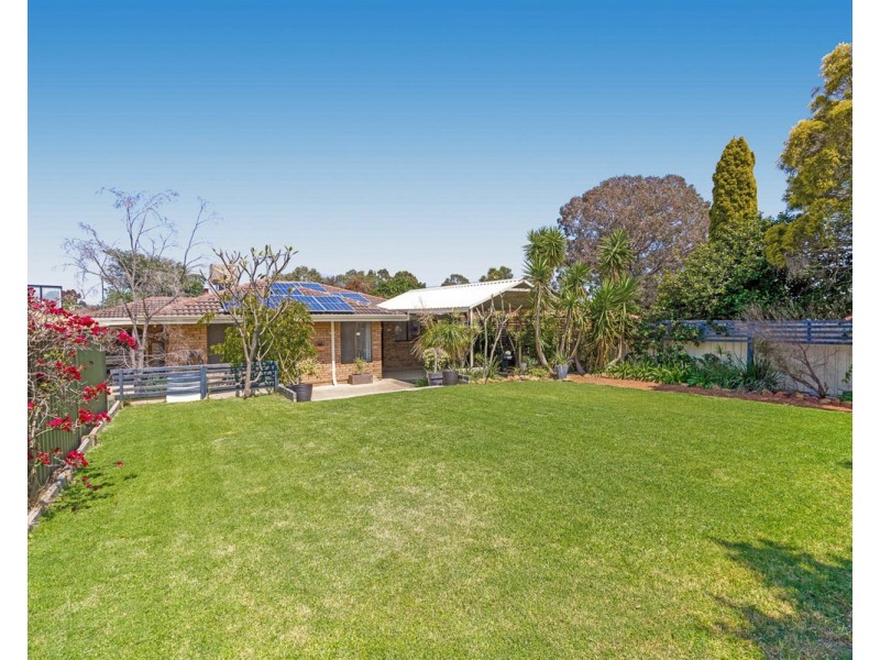 3 Excalibur Circle, Camillo WA 6111