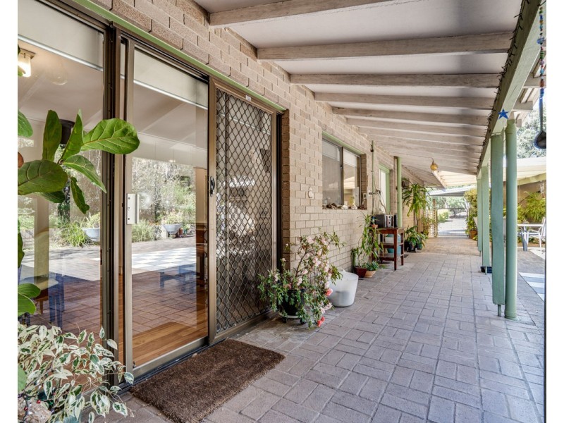 64 Cross Road, Bedfordale WA 6112