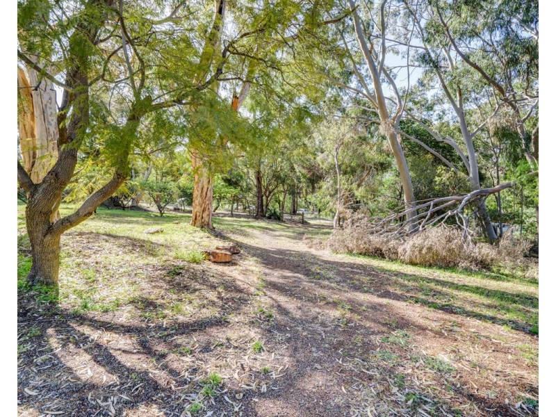 64 Cross Road, Bedfordale WA 6112