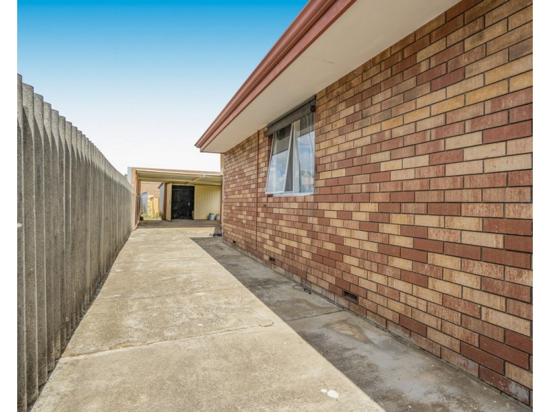 81 Lyrebird Way, Thornlie WA 6108