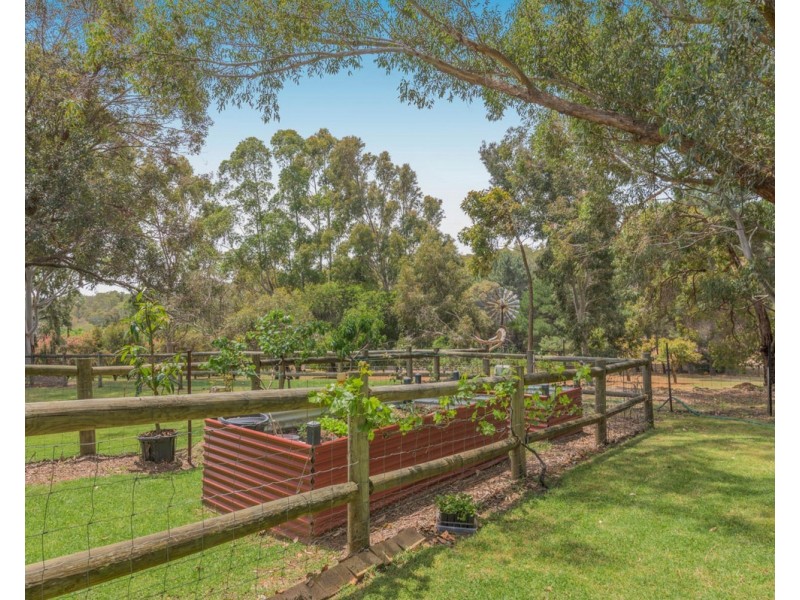 444 Canns Road, Bedfordale WA 6112