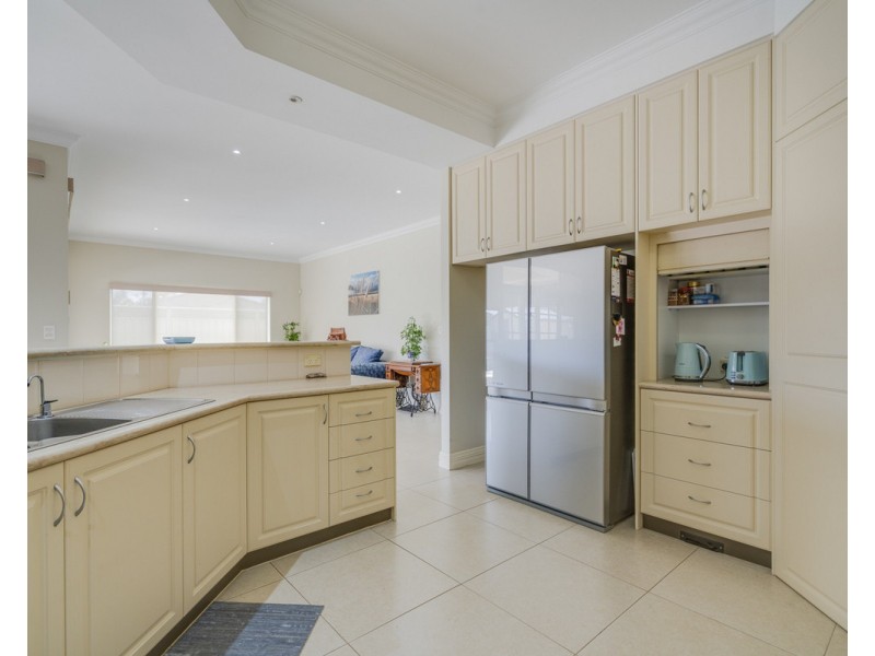 27 Lexington Avenue, Canning Vale WA 6155