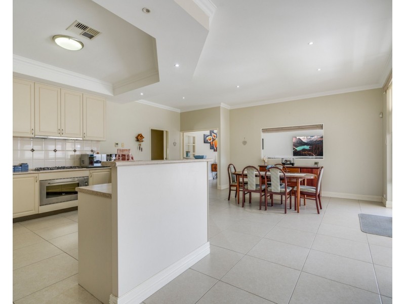 27 Lexington Avenue, Canning Vale WA 6155