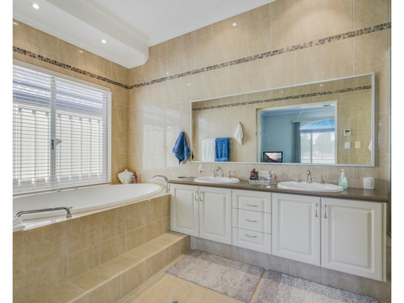 27 Lexington Avenue, Canning Vale WA 6155