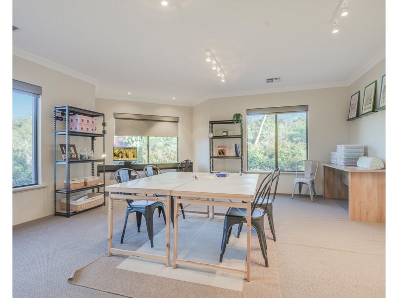 9 Henty Lookout, Roleystone WA 6111