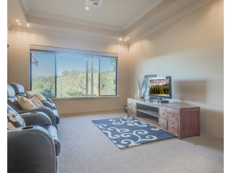 9 Henty Lookout, Roleystone WA 6111