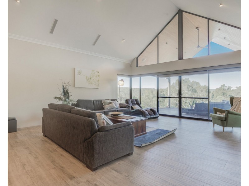 9 Henty Lookout, Roleystone WA 6111