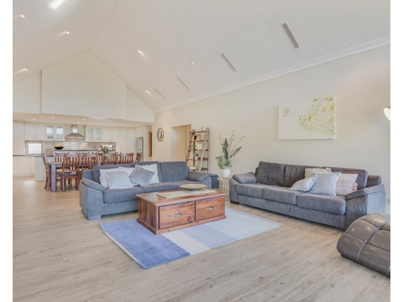 9 Henty Lookout, Roleystone WA 6111