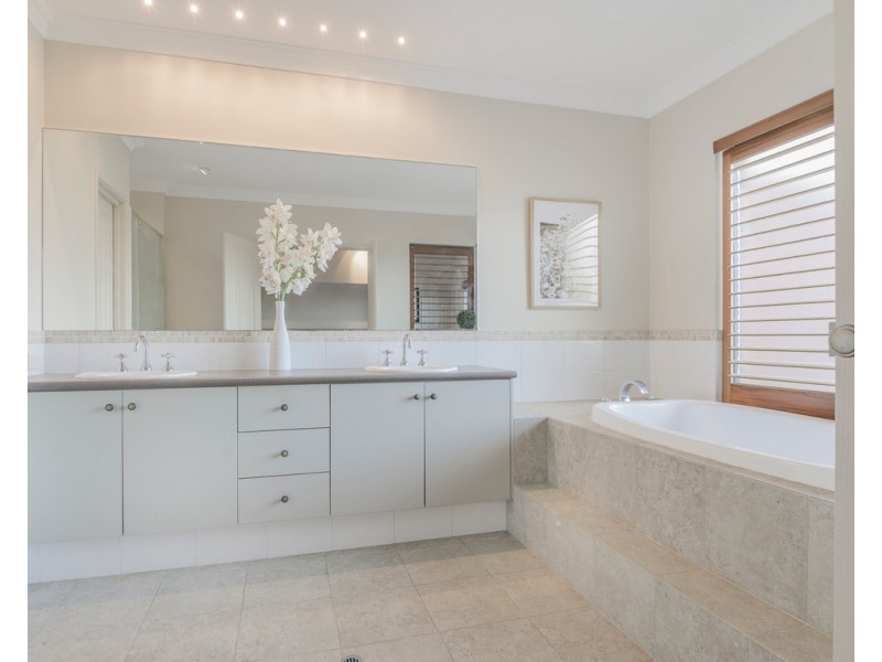 9 Henty Lookout, Roleystone WA 6111