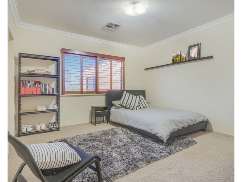 9 Henty Lookout, Roleystone WA 6111