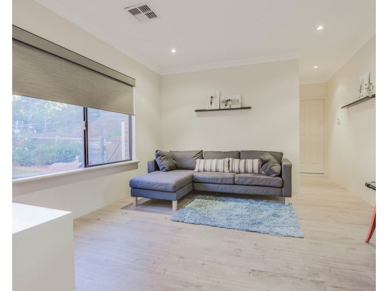 9 Henty Lookout, Roleystone WA 6111