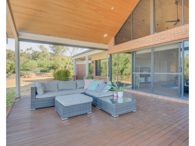 9 Henty Lookout, Roleystone WA 6111