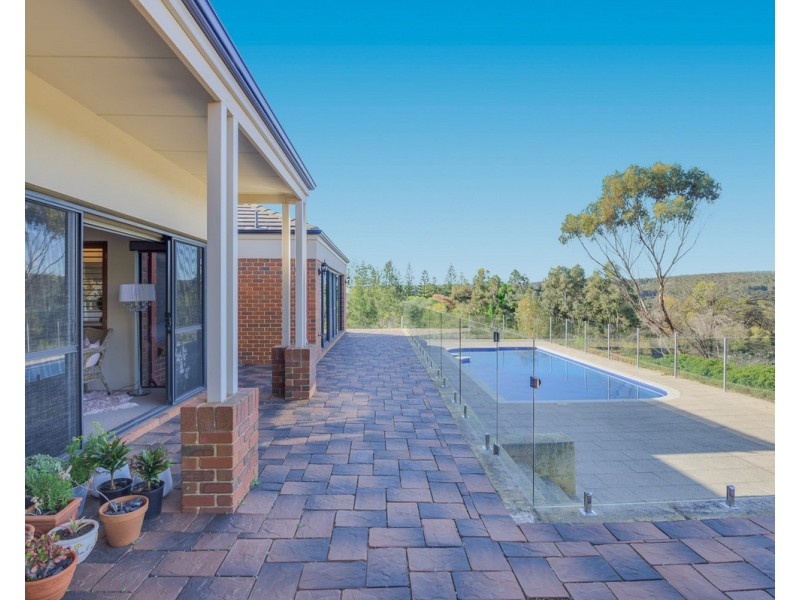 9 Henty Lookout, Roleystone WA 6111