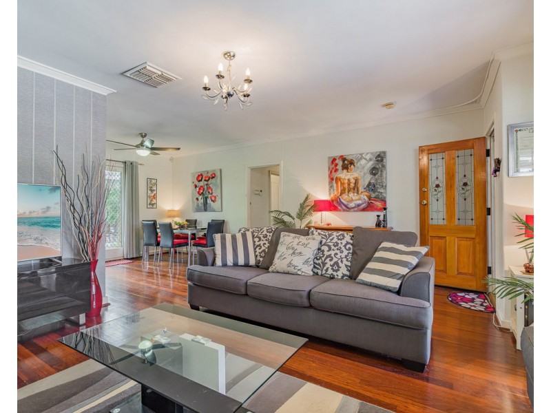 11 Mahara Road, Kelmscott WA 6111