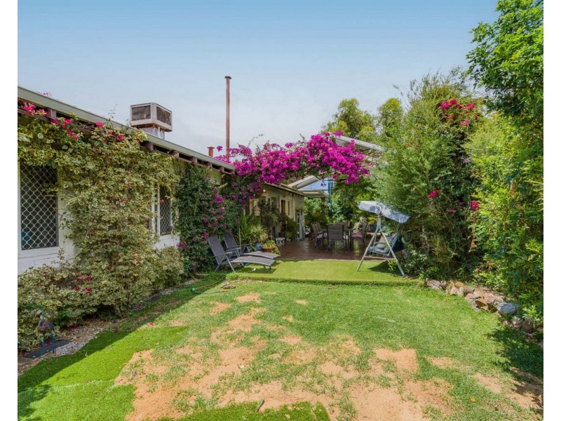 11 Mahara Road, Kelmscott WA 6111