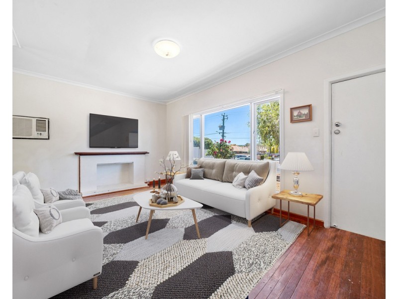 306 Wharf Street, Queens Park WA 6107