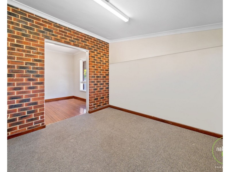 306 Wharf Street, Queens Park WA 6107