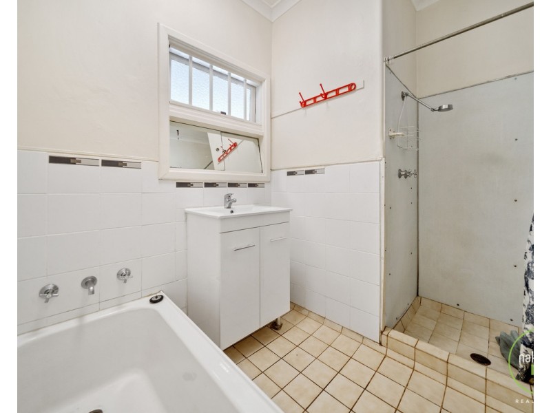 306 Wharf Street, Queens Park WA 6107