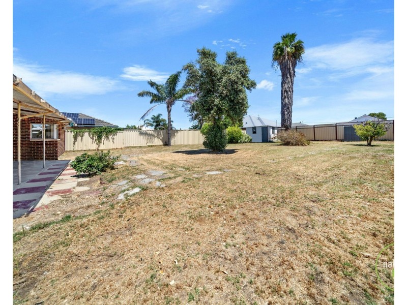 306 Wharf Street, Queens Park WA 6107