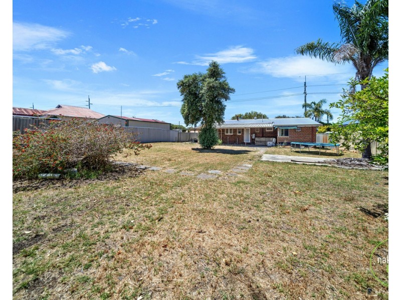 306 Wharf Street, Queens Park WA 6107