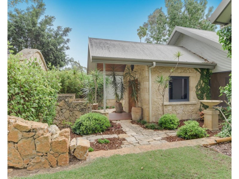 922 Eighty Road, Baldivis WA 6171