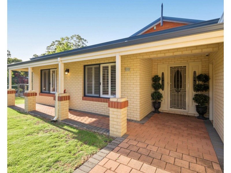17 Dumas Drive, Bedfordale WA 6112