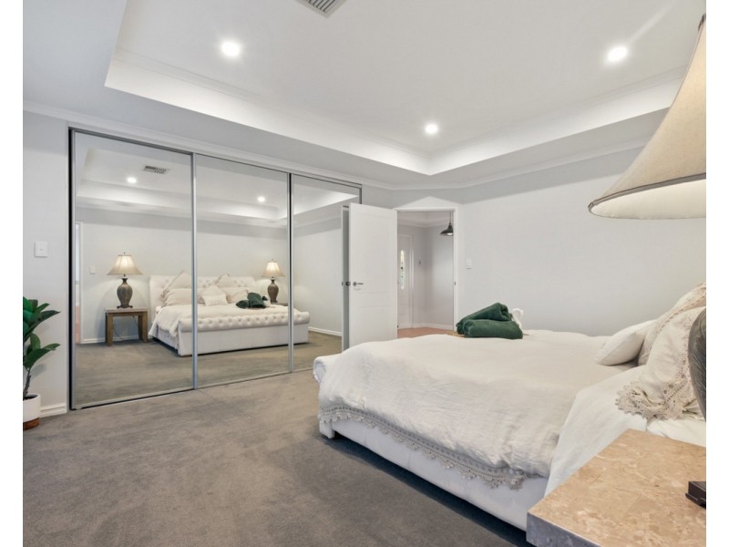 17 Dumas Drive, Bedfordale WA 6112