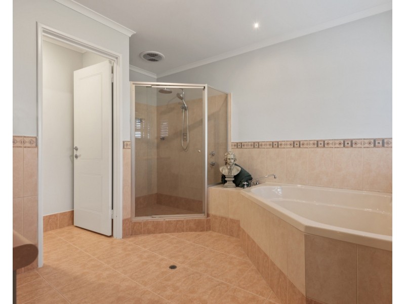 17 Dumas Drive, Bedfordale WA 6112