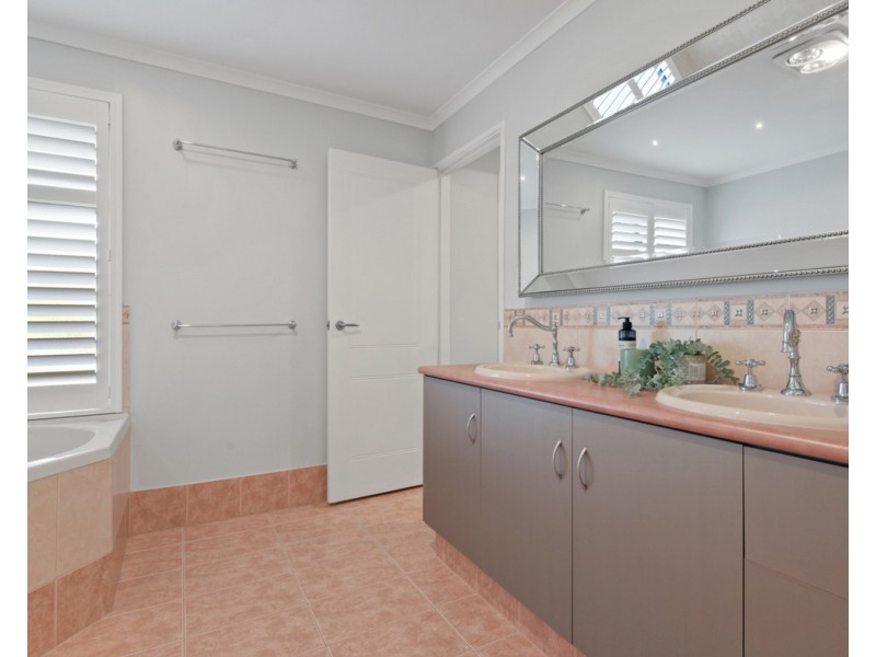 17 Dumas Drive, Bedfordale WA 6112