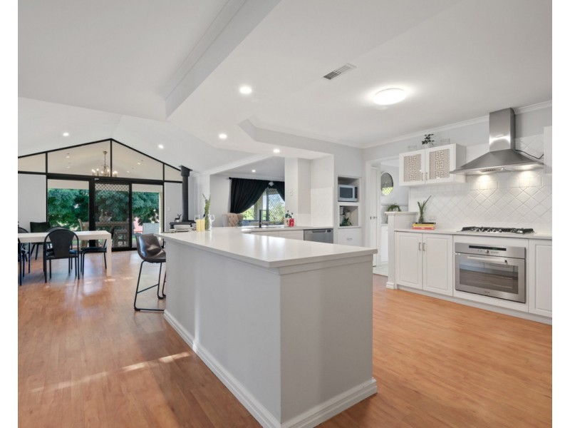 17 Dumas Drive, Bedfordale WA 6112