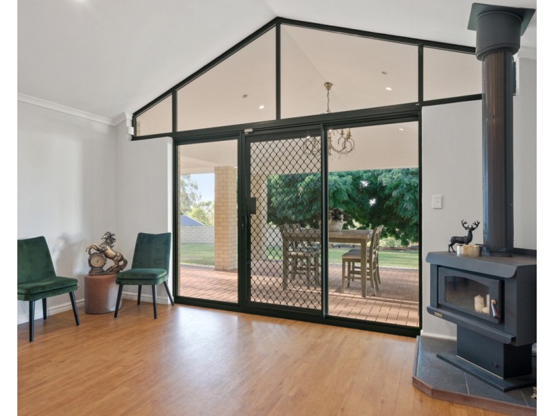 17 Dumas Drive, Bedfordale WA 6112