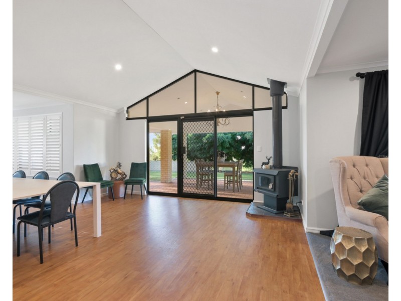 17 Dumas Drive, Bedfordale WA 6112