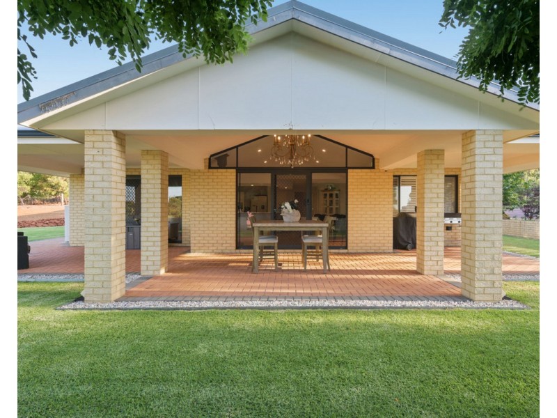 17 Dumas Drive, Bedfordale WA 6112