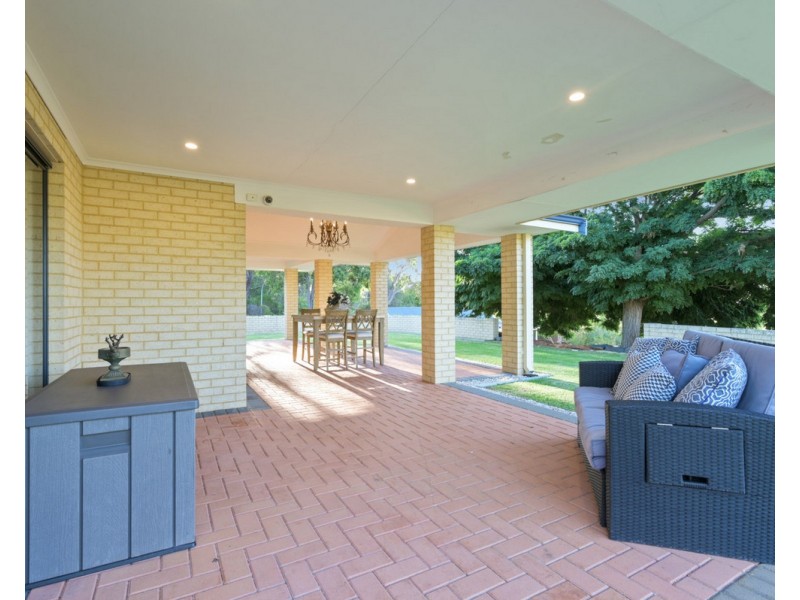 17 Dumas Drive, Bedfordale WA 6112