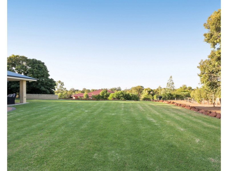 17 Dumas Drive, Bedfordale WA 6112