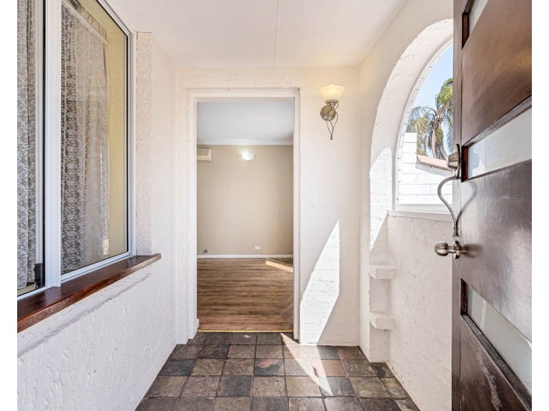 6 Chamberlain Way, Armadale WA 6112