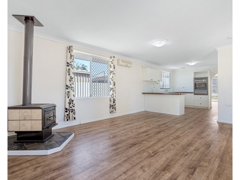 6 Chamberlain Way, Armadale WA 6112