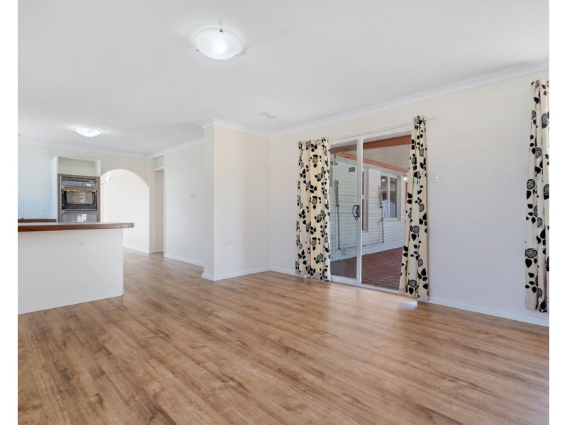 6 Chamberlain Way, Armadale WA 6112