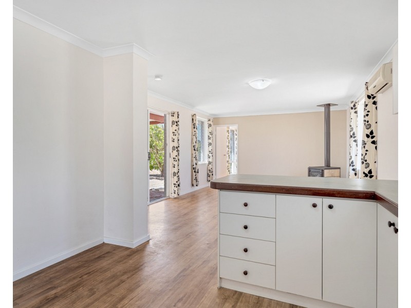 6 Chamberlain Way, Armadale WA 6112